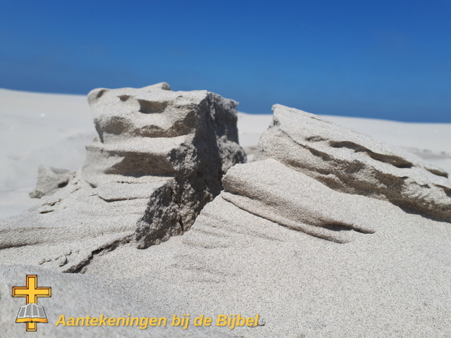 Zandformatie op het strand