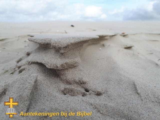 Zandformatie op het strand